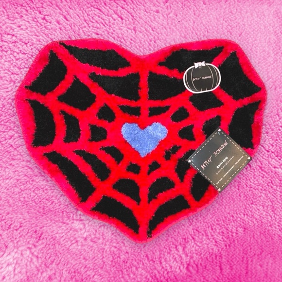Betsey Johnson Spiderweb Heart Bath Rug - Picture 1 of 2